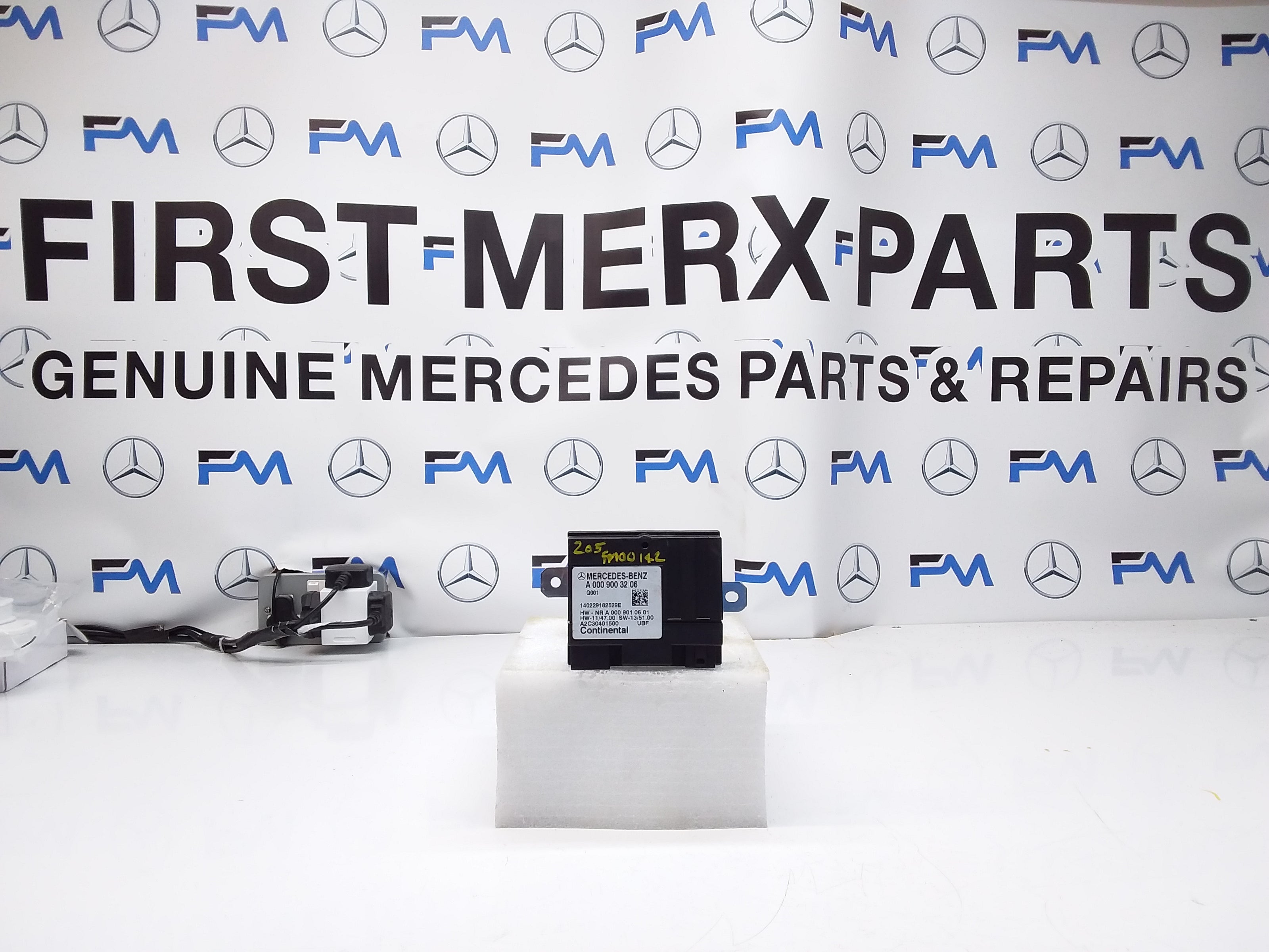 MERCEDES C-CLASS FUEL PUMP CONTROL MODULE W205 A0009003206 FM00142