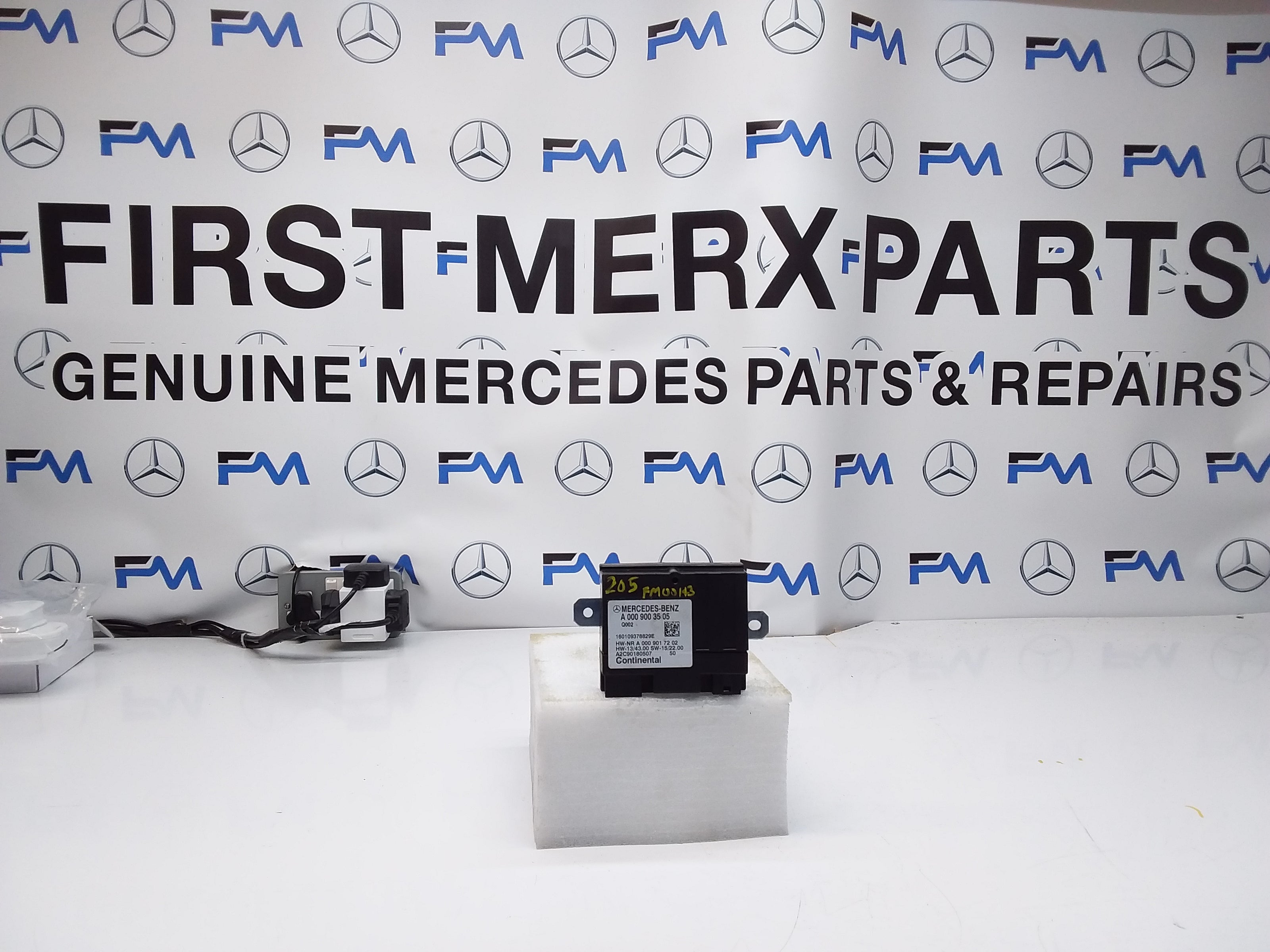 MERCEDES C-CLASS FUEL PUMP CONTROL MODULE W205 A0009003505 FM00143