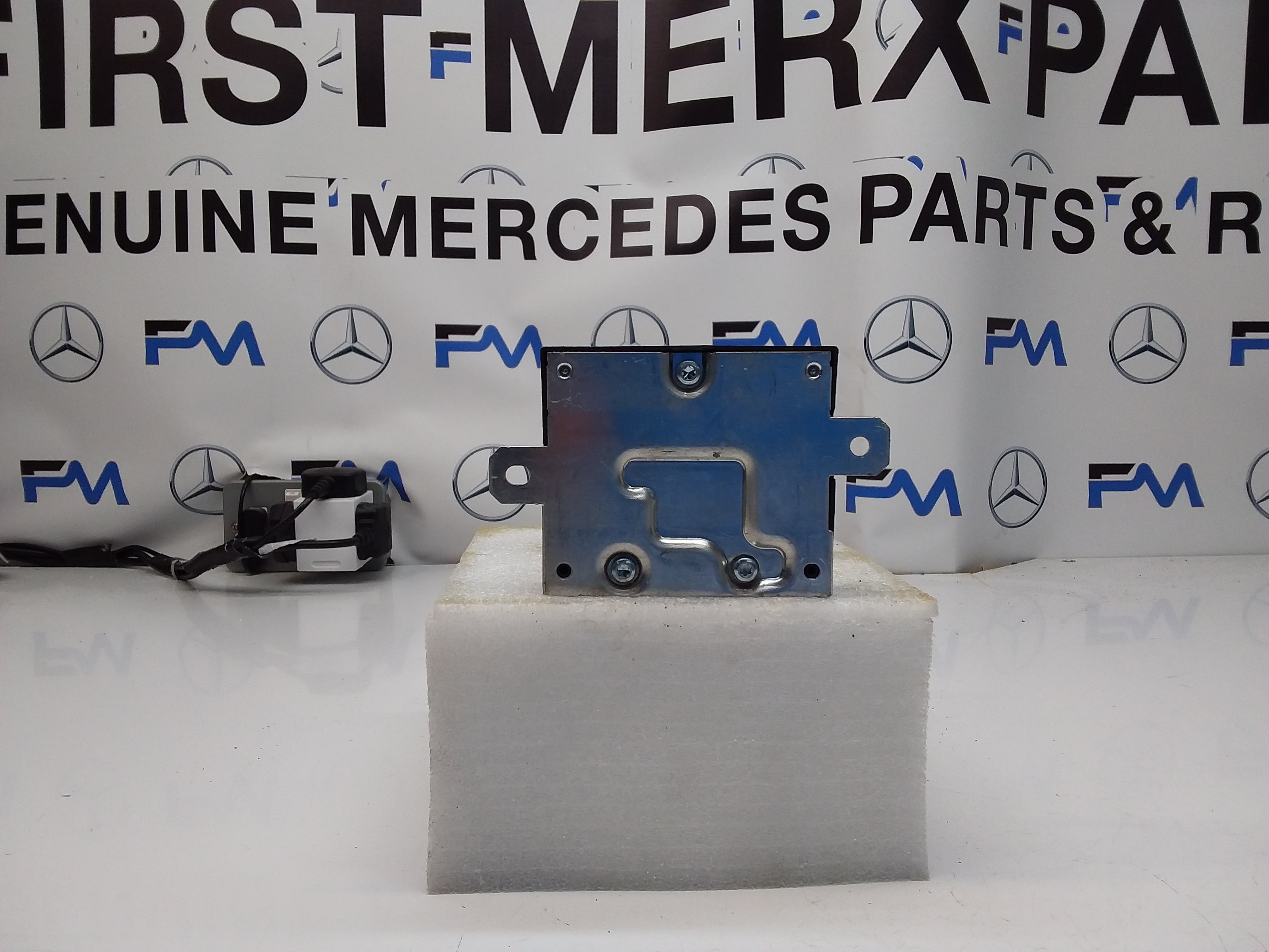 MERCEDES C-CLASS FUEL PUMP CONTROL MODULE W205 A0009003505 FM00143