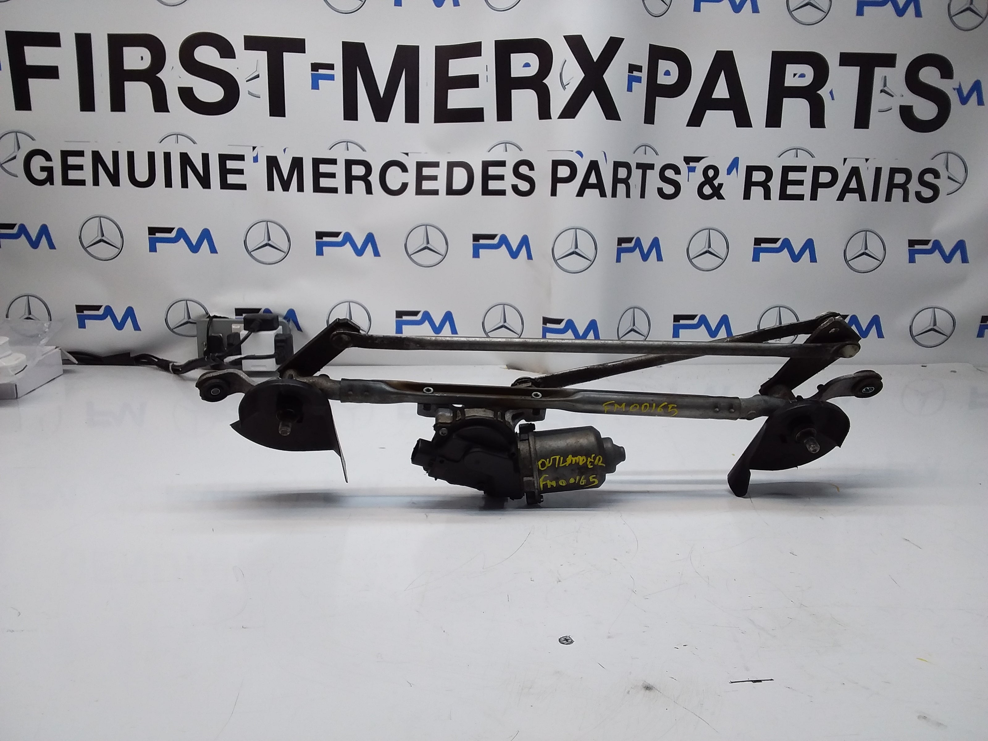 MITSUBISHI OUTLANDER MK3 FRONT WIPER MOTOR + MECHANISM LINKAGE FM00165