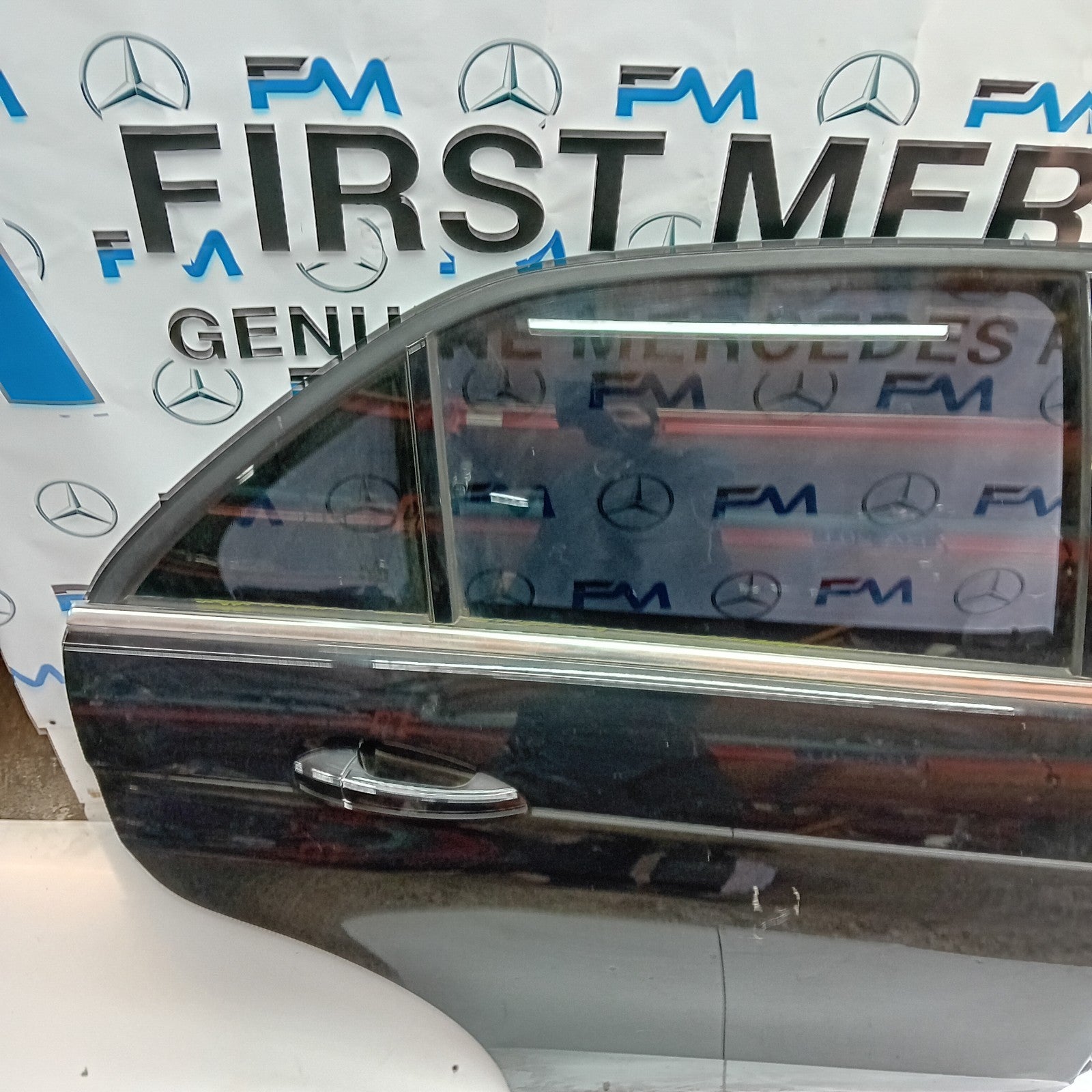 MERCEDES BENZ E-CLASS  W212 DRIVER SIDE REAR DOOR ( OFF SIDE REAR ) FM03