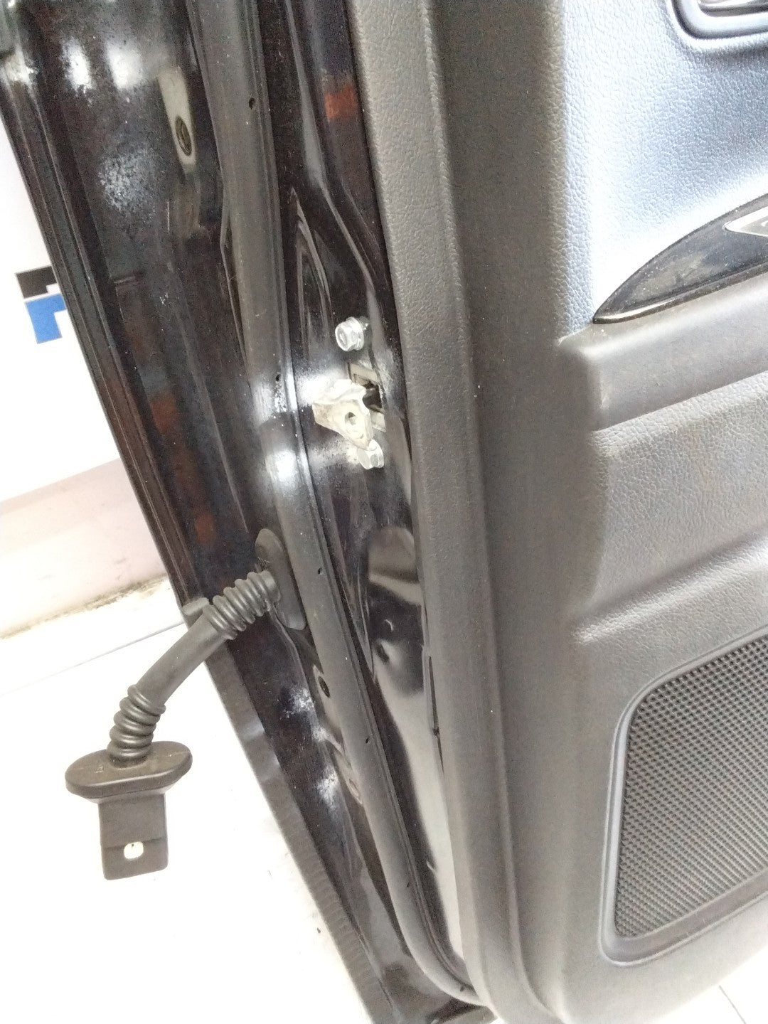 MITSUBISHI OUTLANDER DRIVER SIDE REAR DOOR O/S/R COMPLETE BLACK FMD89