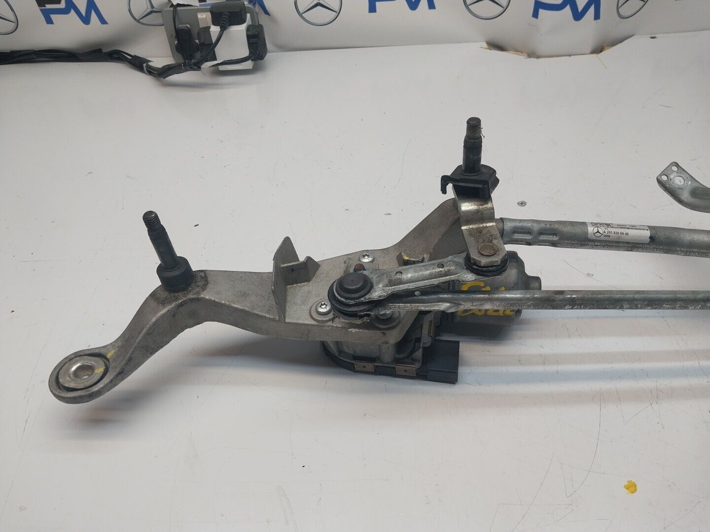 14-21 MERCEDES C CLASS WINDSCREEN WIPER MOTOR & LINKAGE FRONT A2058200940FM00212