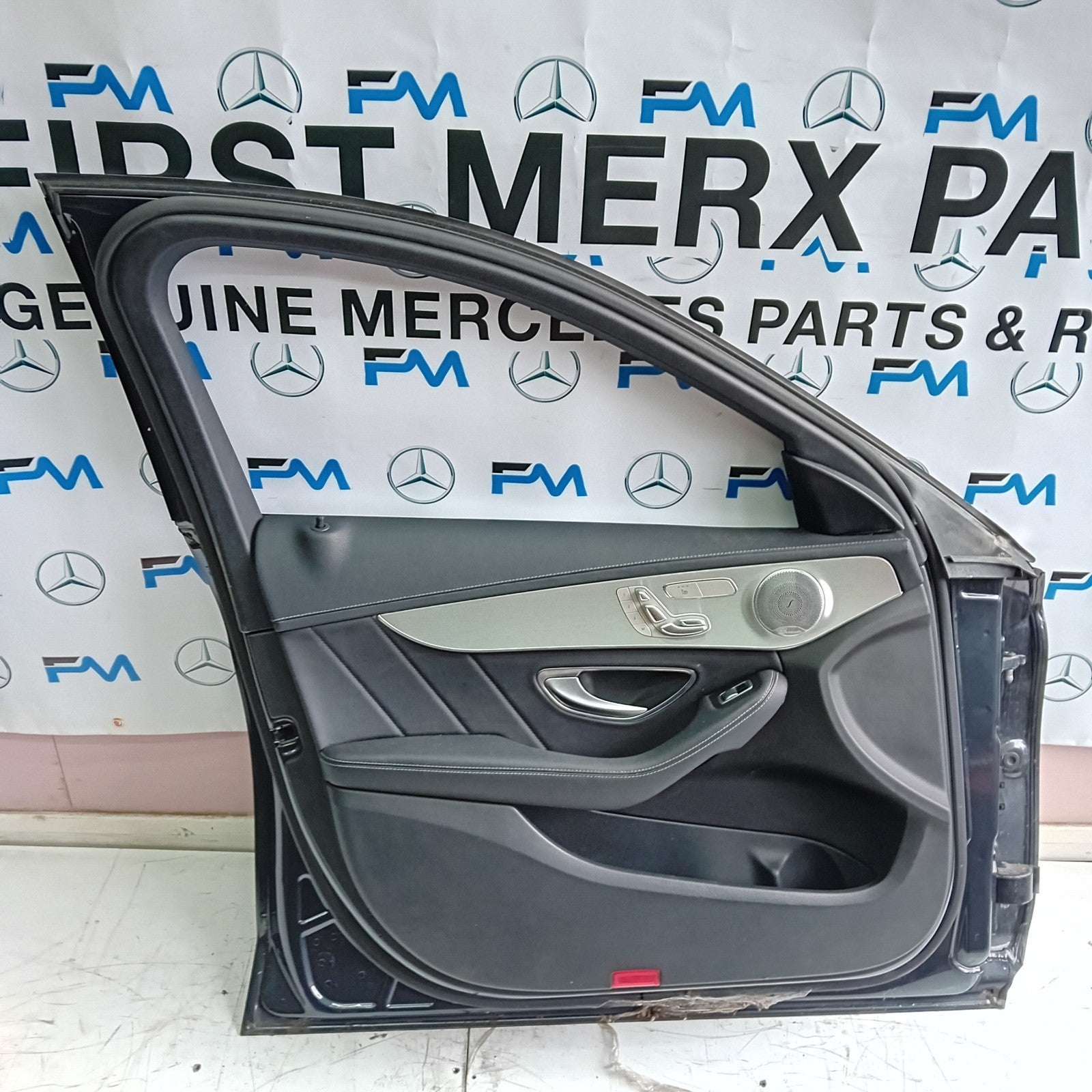 MERCEDES BENZ C-CLASS W205 PASSENGER SIDE FRONT DOOR N/S/F COMPLETE FMD44
