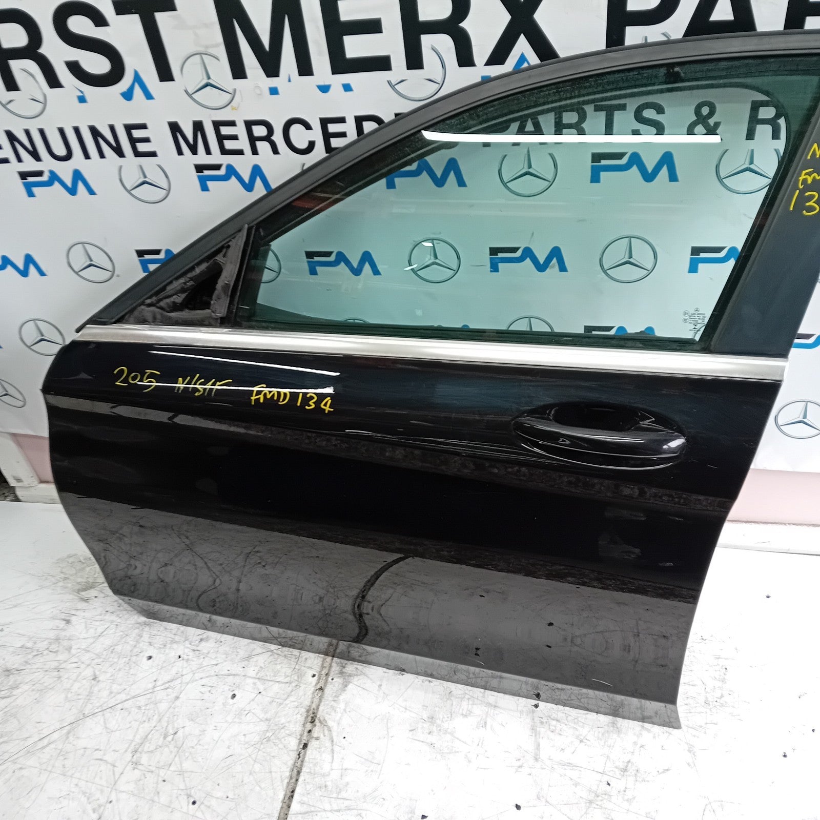 MERCEDES  C-CLASS W205 PASSENGER SIDE FRONT DOOR N/S/F  BLACK COMPLETE FMD134