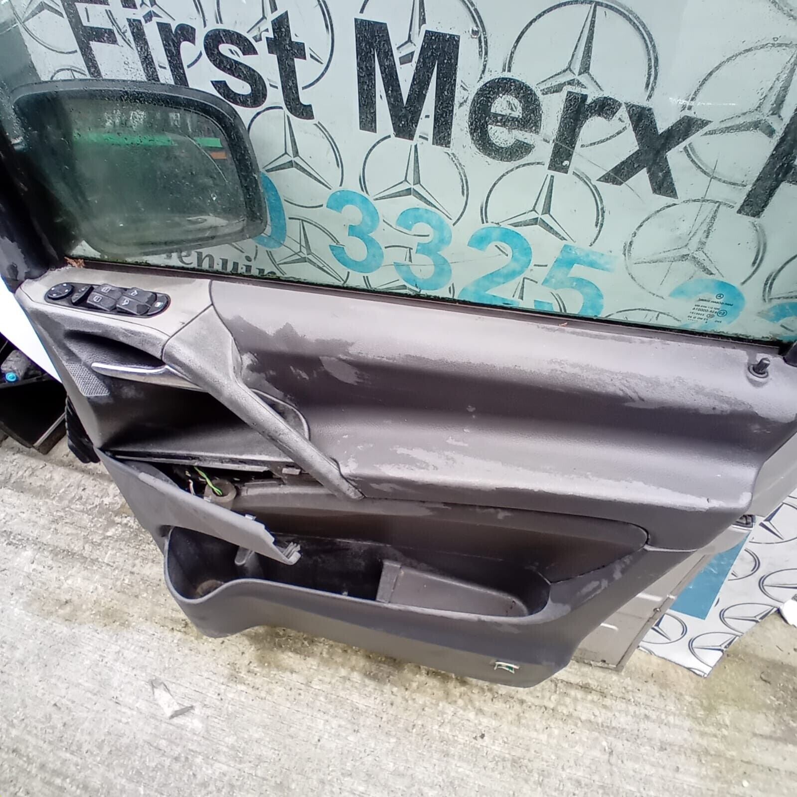 MERCEDES BENZ VITO VIANO W639 DRIVER SIDE FRONT  DOOR ( OFF  SIDE FRONT  )