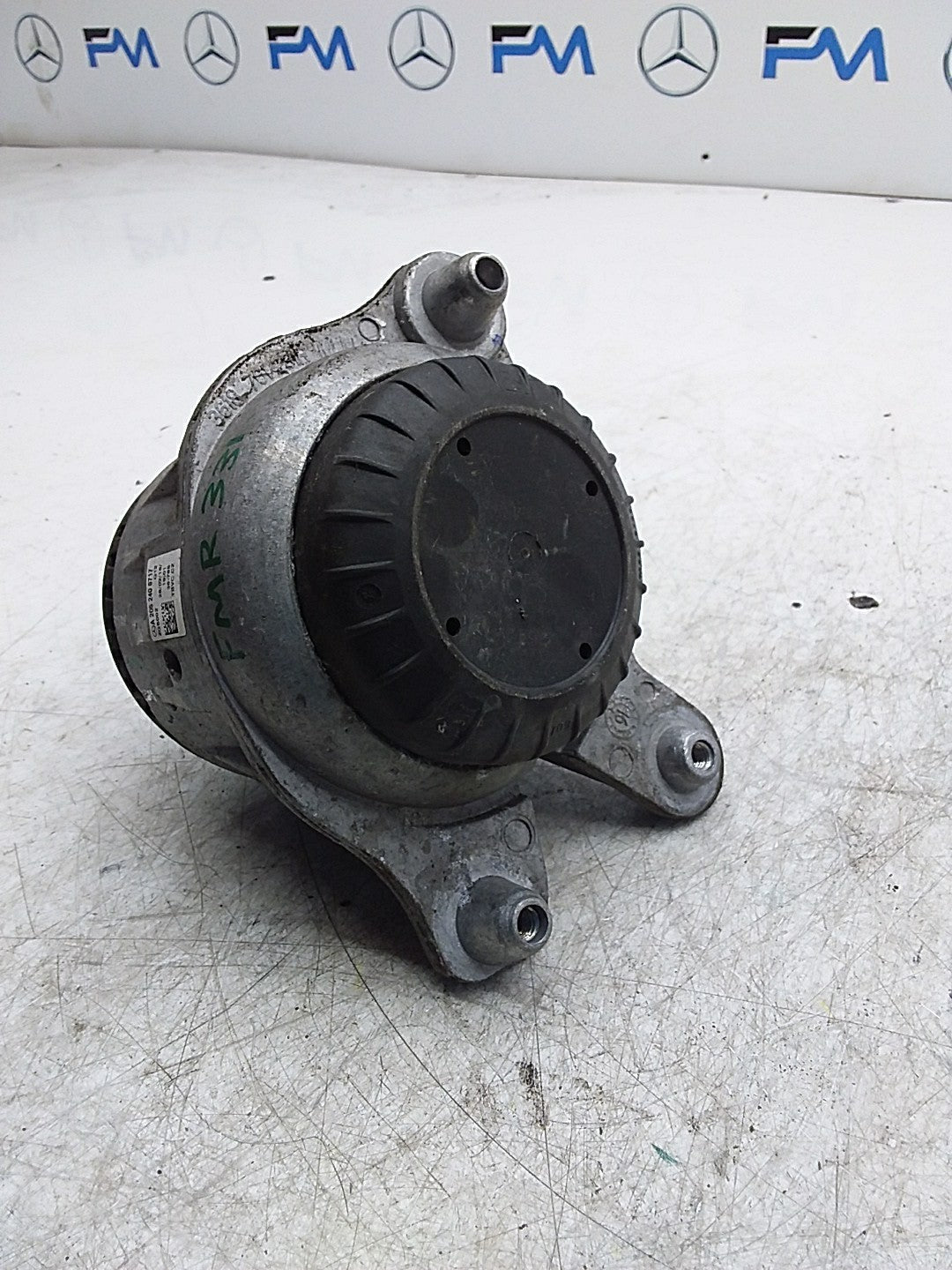 MERCEDES BENZ  C-CLASS W205  ENGINE MOUNT RIGHT OS A2052406717 FMR331