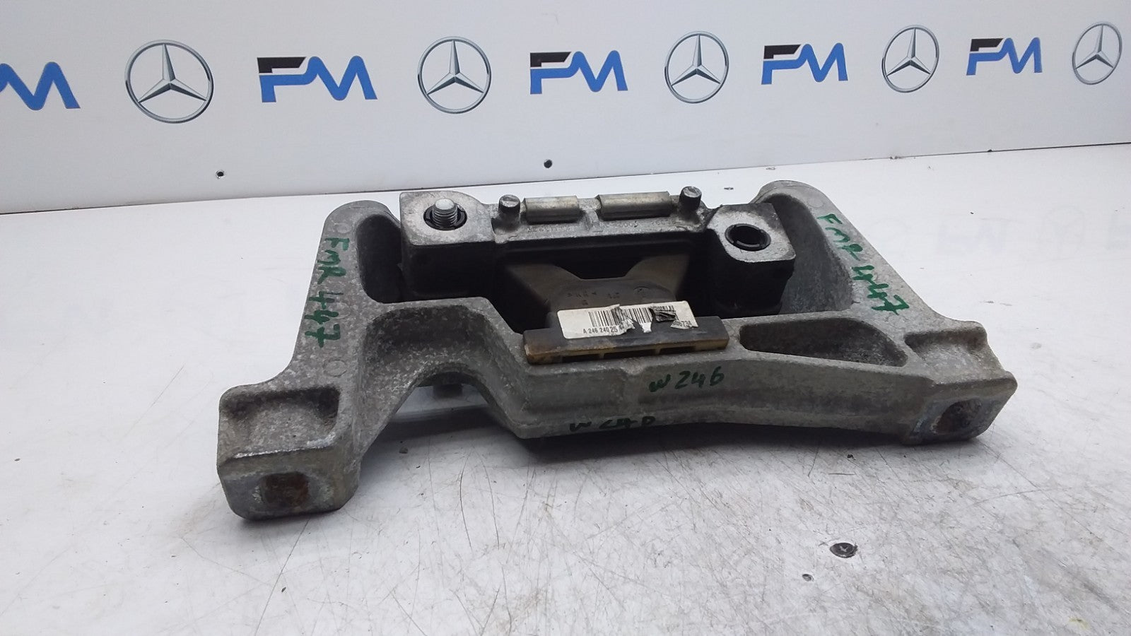 MERCEDES BENZ B-CLS W246 ENGINE MOUNT RIGHT SIDE A2462402517 FMR447