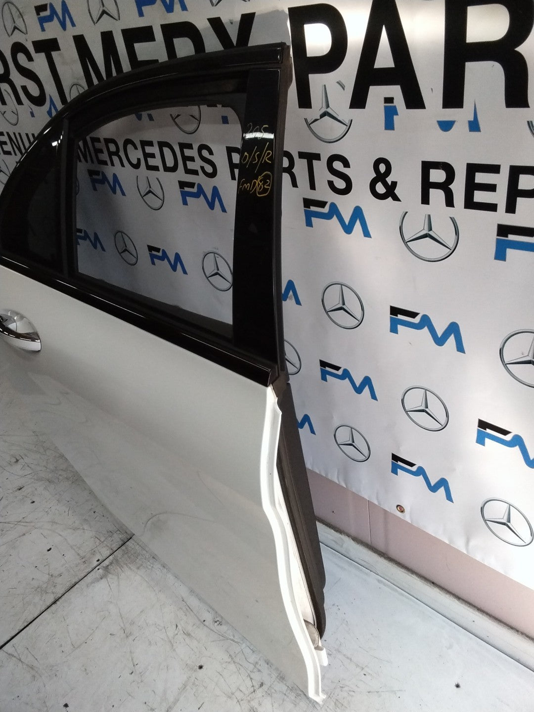 MERCEDES BENZ  C-CLASS W205 DRIVER SIDE REAR DOOR O/S/R COMPLETE WHITE FMD82