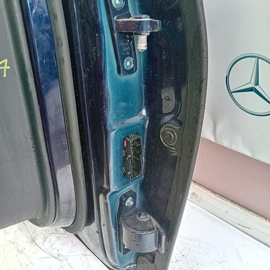 MERCEDES E-CLASS W213 PASSENGER SIDE FRONT DOOR N/S/F BLUE COMPLETE FMD137