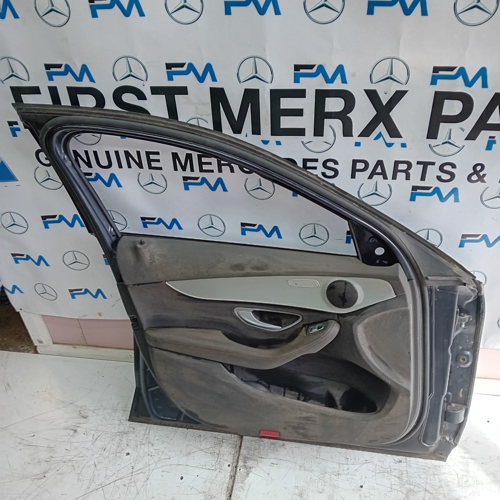 MERCEDES BENZ C-CLASS W205 PASSENGER SIDE FRONT DOOR N/S/F COMPLETE FMD128