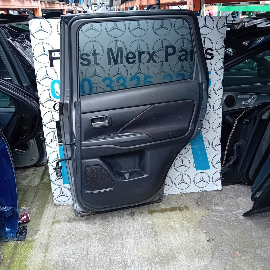 MITSUBISHI OUTLANDER DRIVER SIDE REAR DOOR ( OFF SIDE REAR )