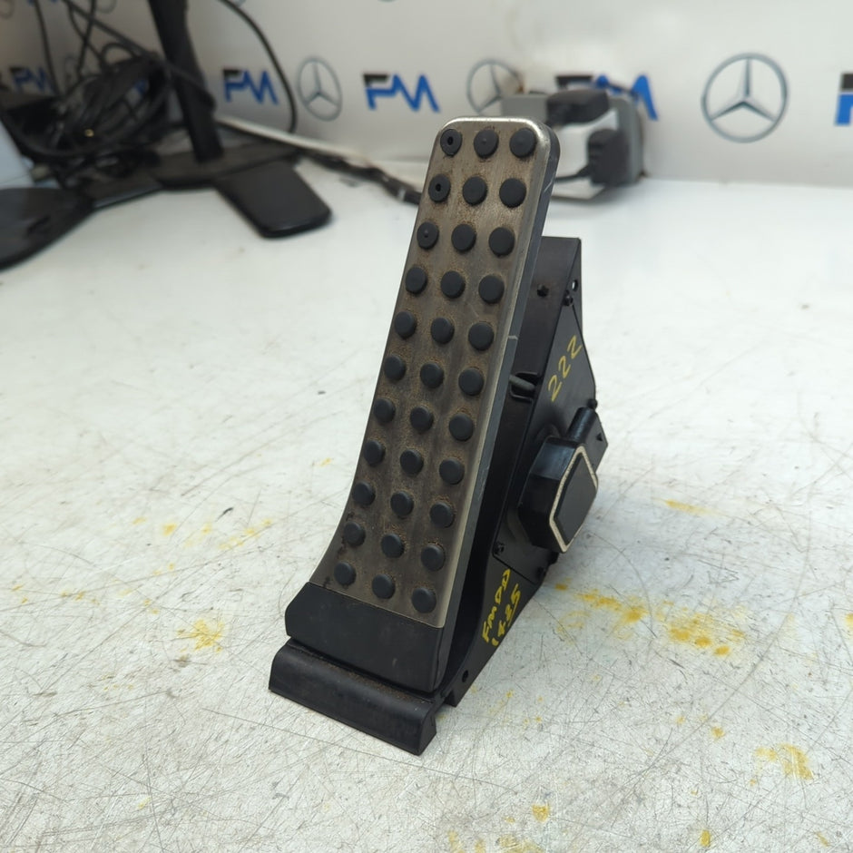 MERCEDES S CLASS W222 ACCELERATOR THROTLE PEDAL A2223001100 FM001425