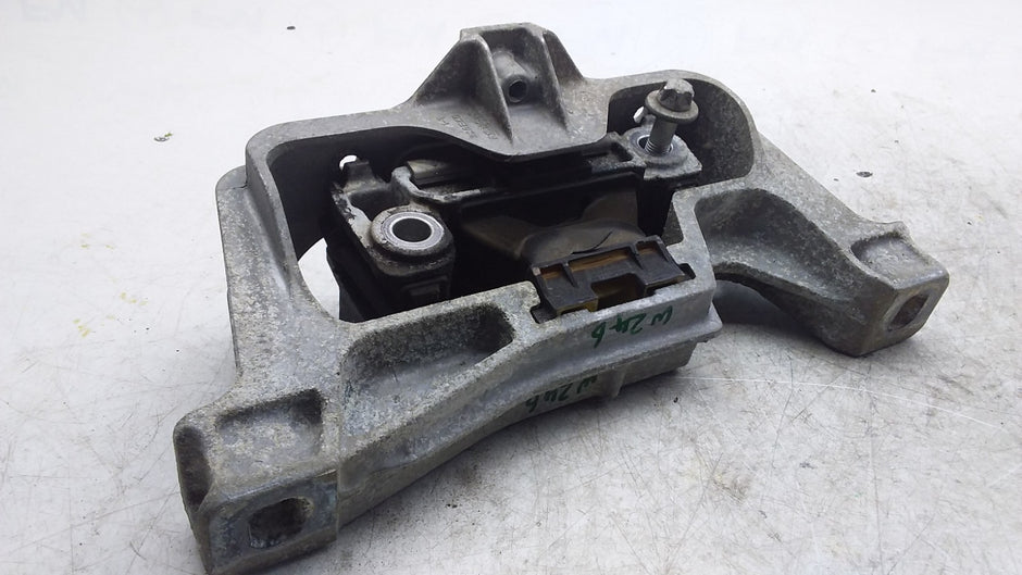 MERCEDES BENZ B-CLS W246 ENGINE MOUNT RIGHT SIDE A2462402517 FMR447