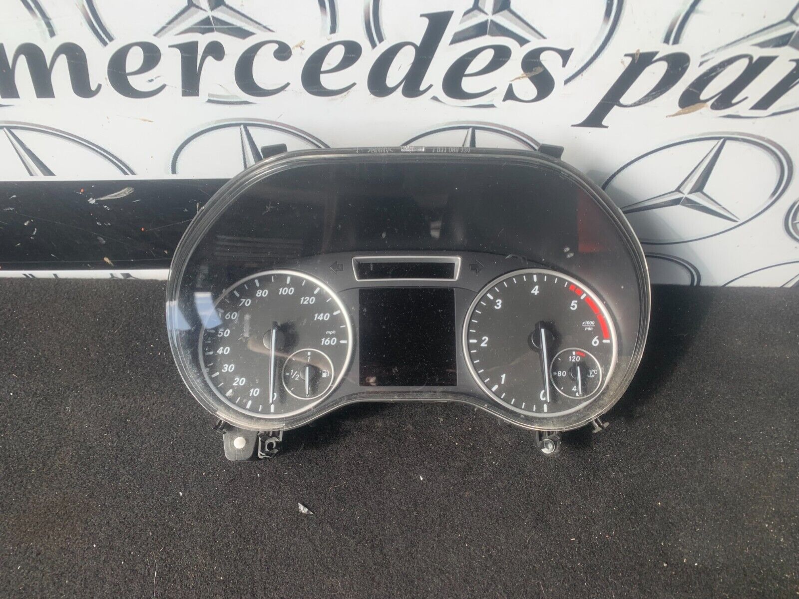 MERCEDES 246 B SPEEDOMETER INSTRUMENT CLUSTER COLOUR DISPLAY A2469006911