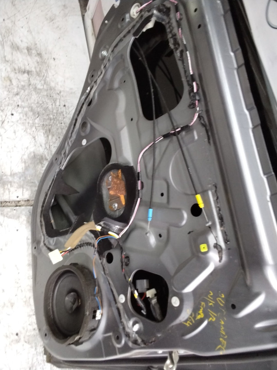 MITSUBISHI OUTLANDER PASSENGER REAR DOOR NSR GREY  FMD564