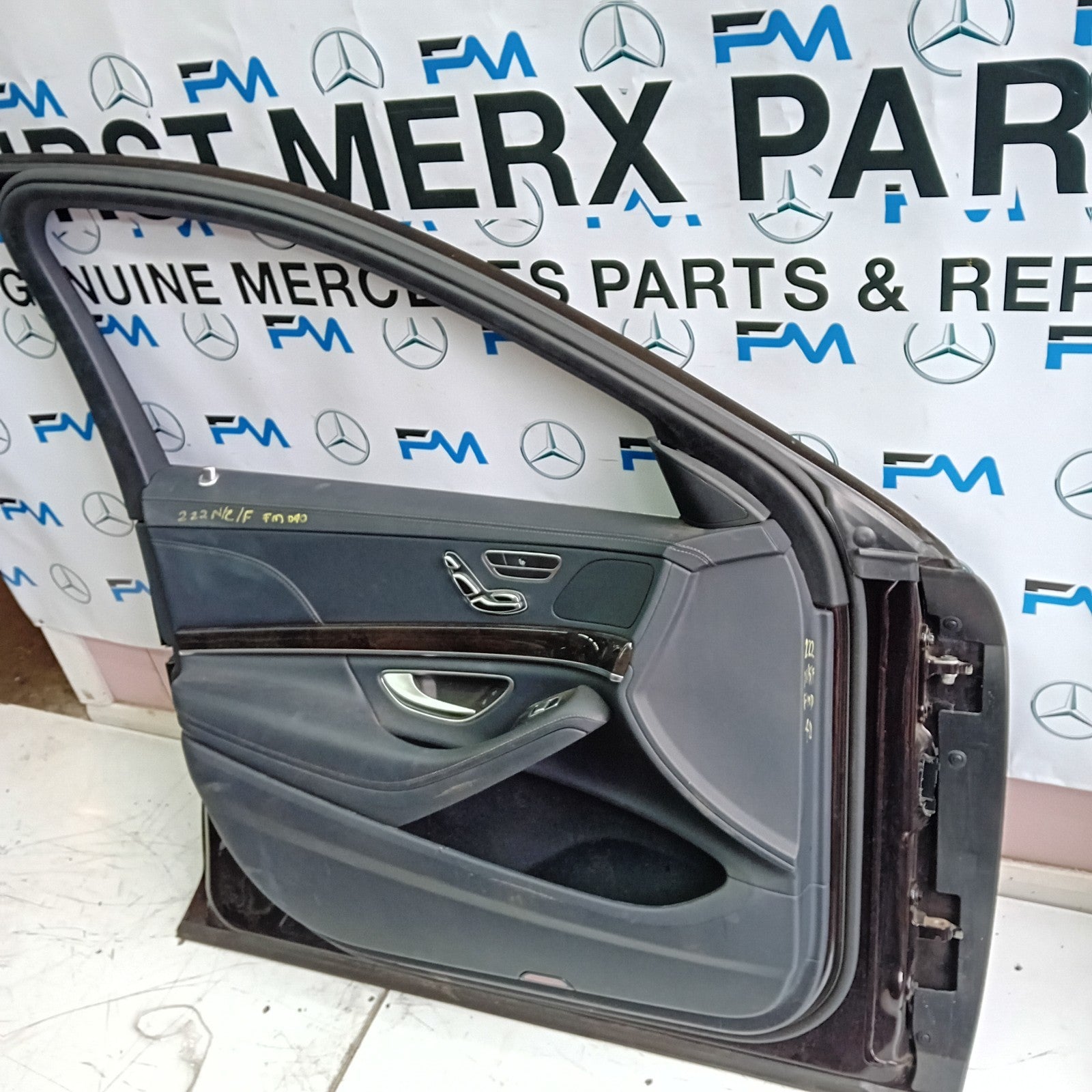 MERCEDES BENZ S-CLASS W222 PASSENGER SIDE FRONT DOOR N/S/F COMPLETE BROWN FMD40