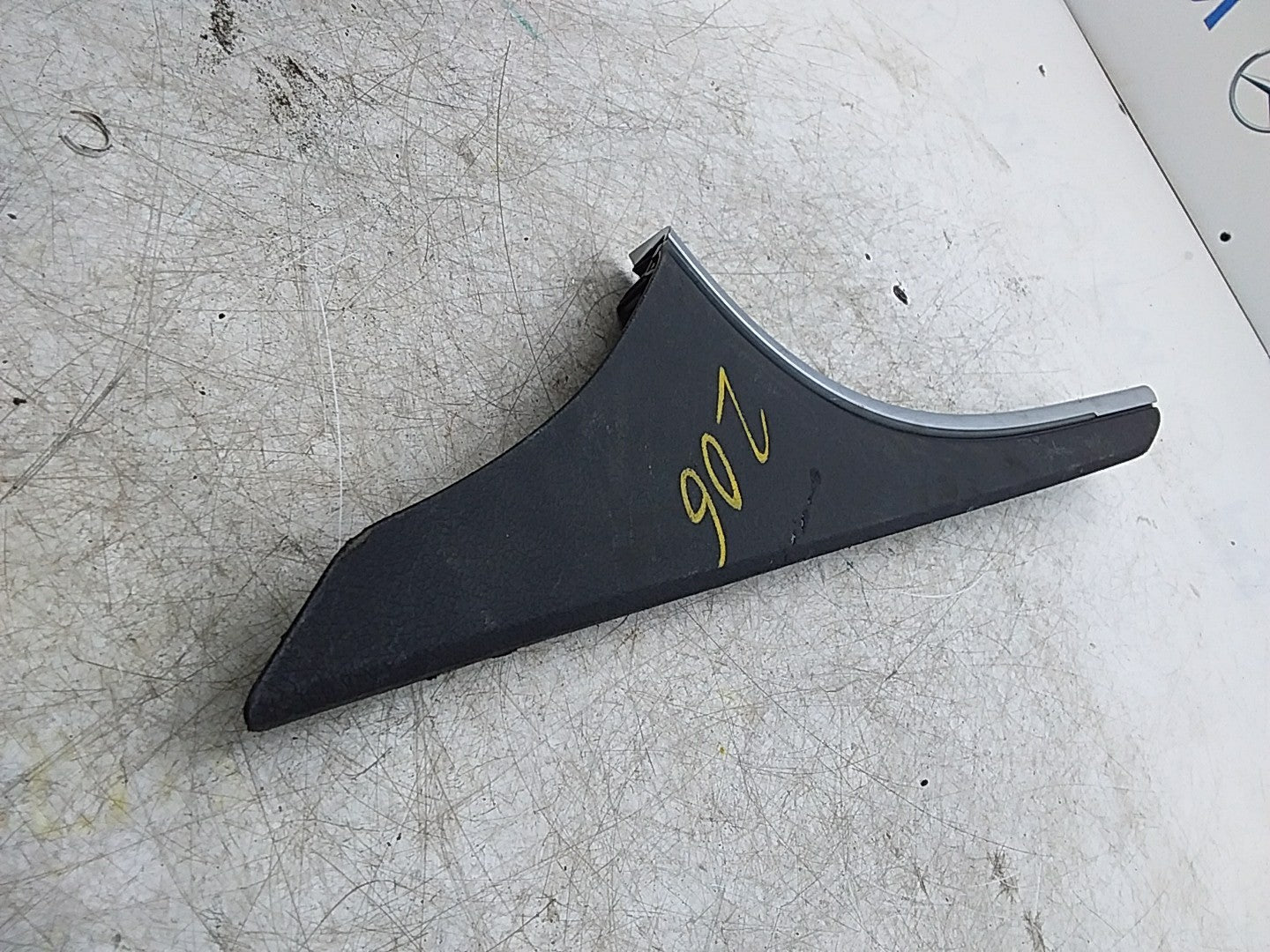 MERCEDES C-CLS W206 COVER TRIM DECOR CONSOLE A2366807702 FMR303