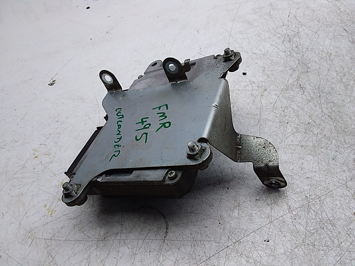 MITSUBISHI OUTLANDER ENGINE CONTROL MODULE UNIT 1860C102 FMR495