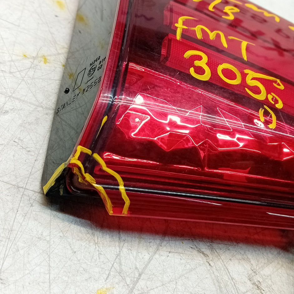MITSUBISHI OUTLANDER MK3 PASSENGER SIDE LEFT REAR INNER TAIL LIGHT 2013 FMT305