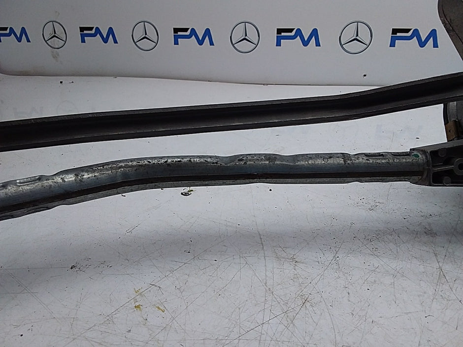 MERCEDES BENZ  E-CLASS W212 WIPER MOTOR FRONT AND LINKAGE A2128201340 FMR474