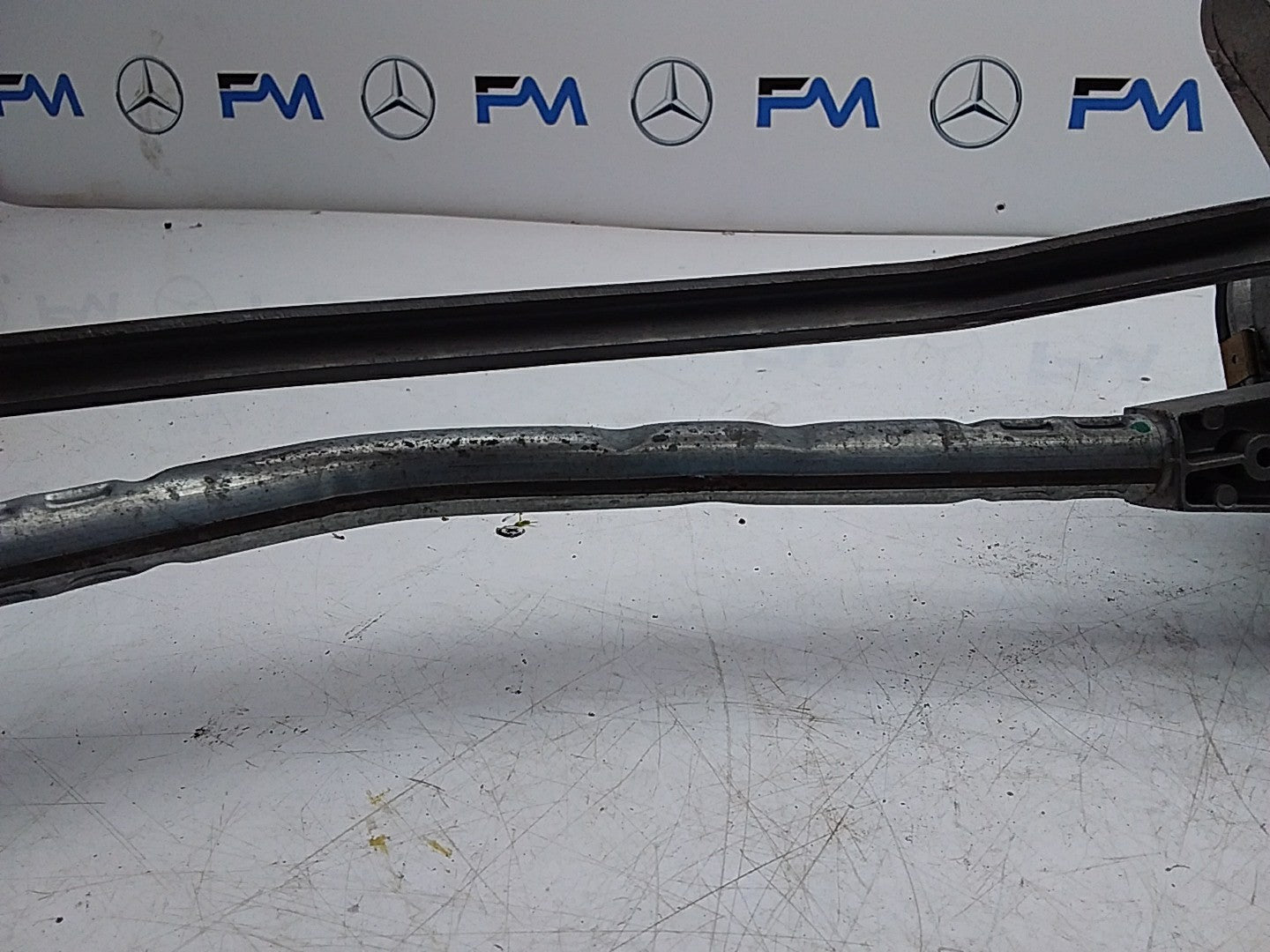 MERCEDES BENZ  E-CLASS W212 WIPER MOTOR FRONT AND LINKAGE A2128201340 FMR474