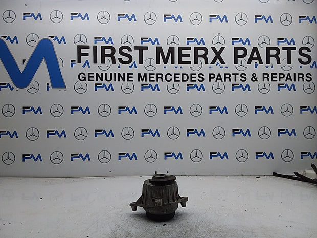 MERCEDES BENZ  E-CLASS  W213  ENGINE MOUNT RIGHT OS A2132400600 FMR344