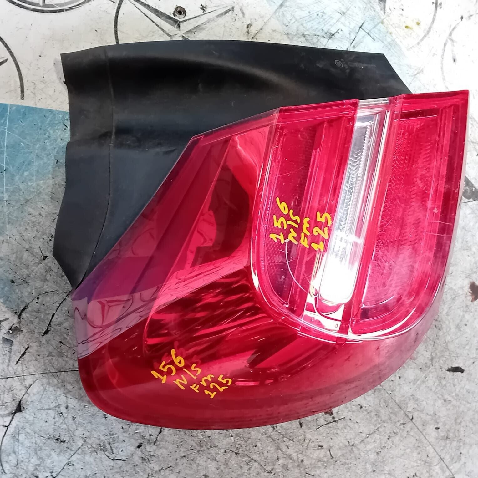 MERCEDES BENZ GLA X156 REAR PASSENGER SIDE ( NEAR SIDE ) TAIL LIGHT