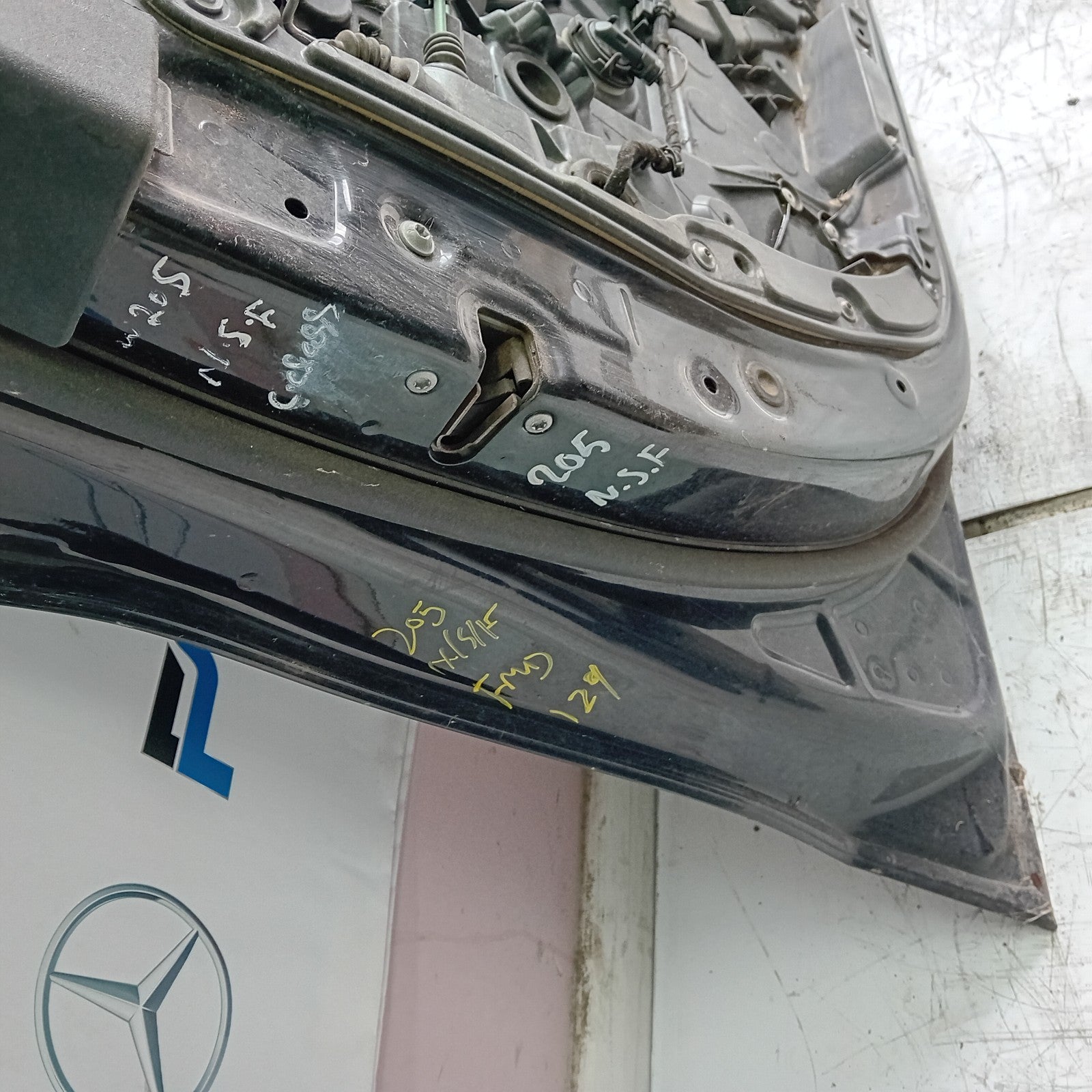 MERCEDES BENZ C-CLASS W205 PASSENGER SIDE FRONT DOOR N/S/F  BLACK FMD129