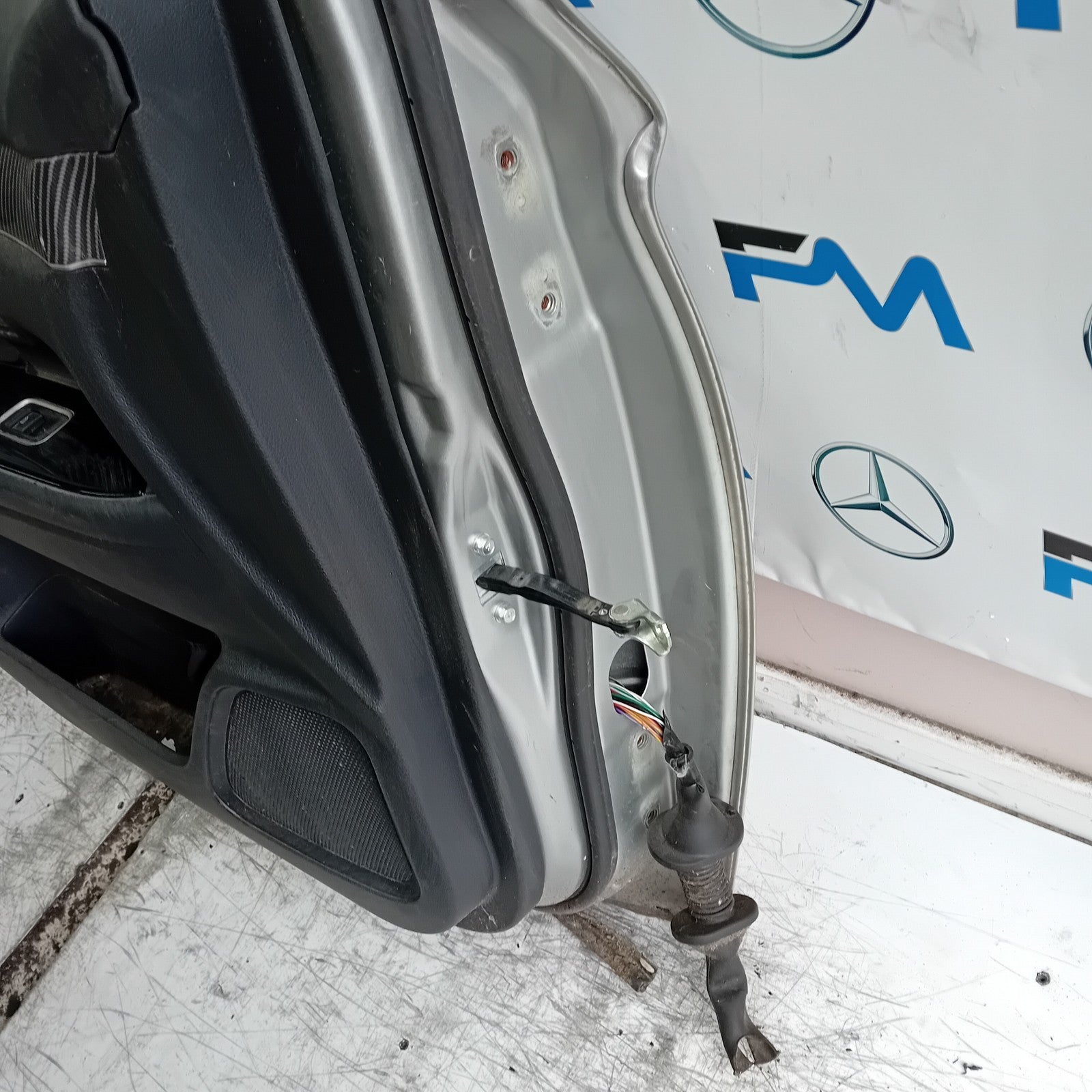 MITSUBISHI OUTLANDER MK3 PASSENGER SIDE FRONT DOOR NSF 2013 SILVER FMD417