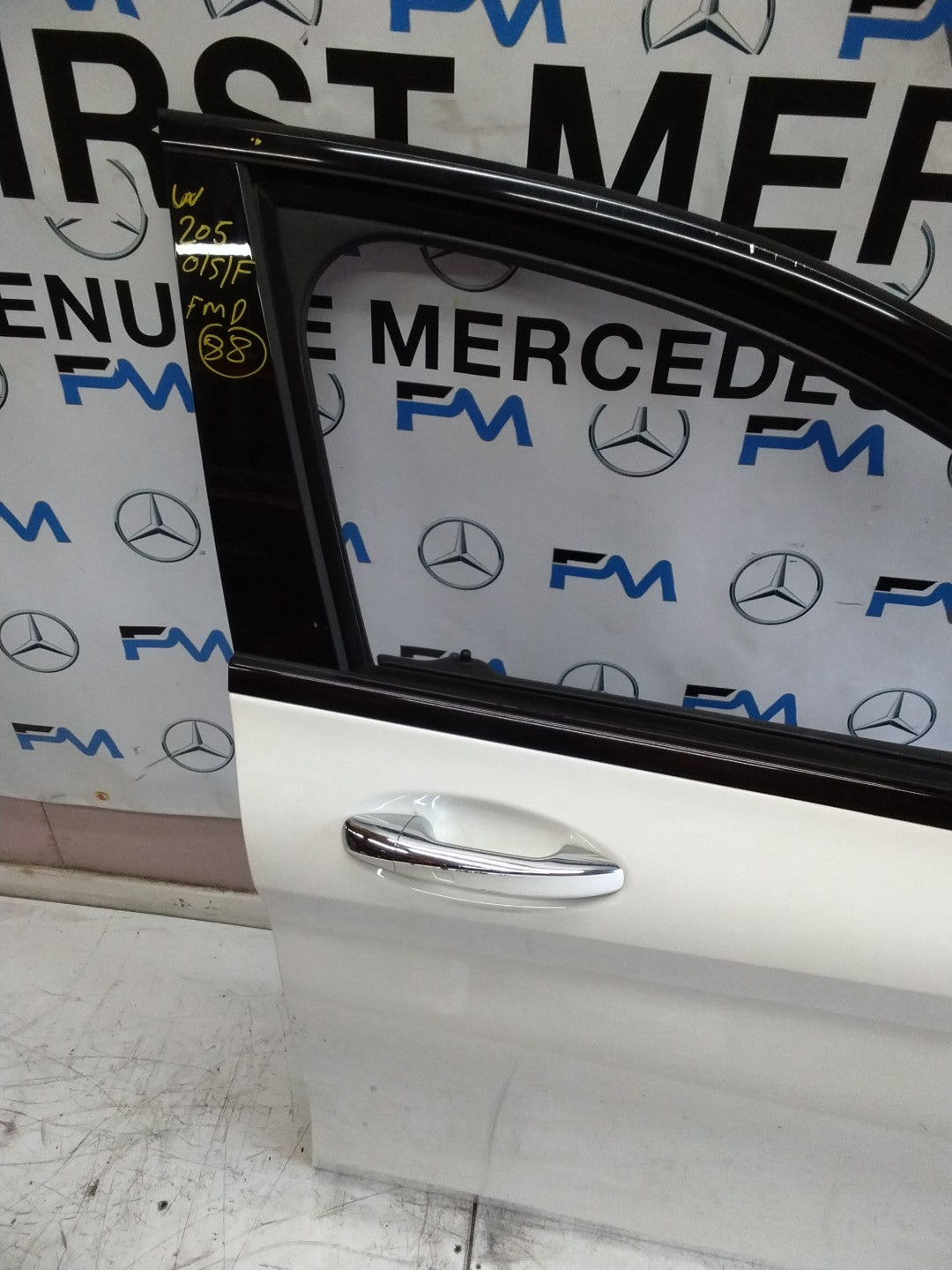 MERCEDES BENZ C-CLASS W205 DRIVER SIDE FRONT DOOR O/S/F COMPLETE WHITE  FMD88