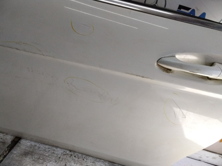 MERCEDES BENZ  C-CLS W204 SLN PASSENGER FRONT DOOR NSF WHITE 2008-14  FMD588