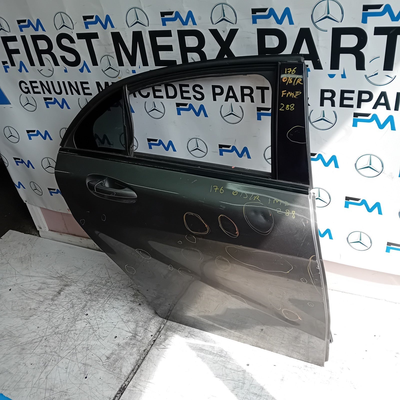 MEECEDES A-CLASS W176 SLN DRIVER REAR DOOR OSR 2012-18 GREY COMPLETE FMD288