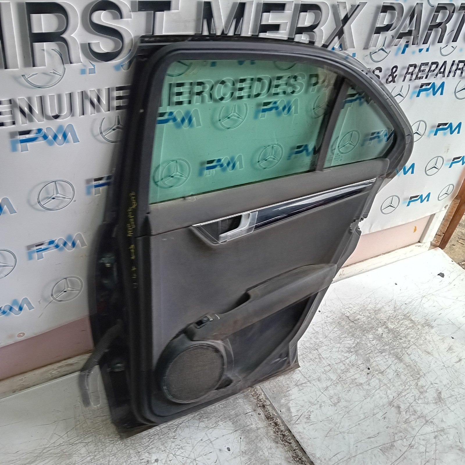 MERCEDES C-CLASS W204 SLN DRIVER REAR DOOR OSR BLACK 2009-2014 COMPLETE FMD440