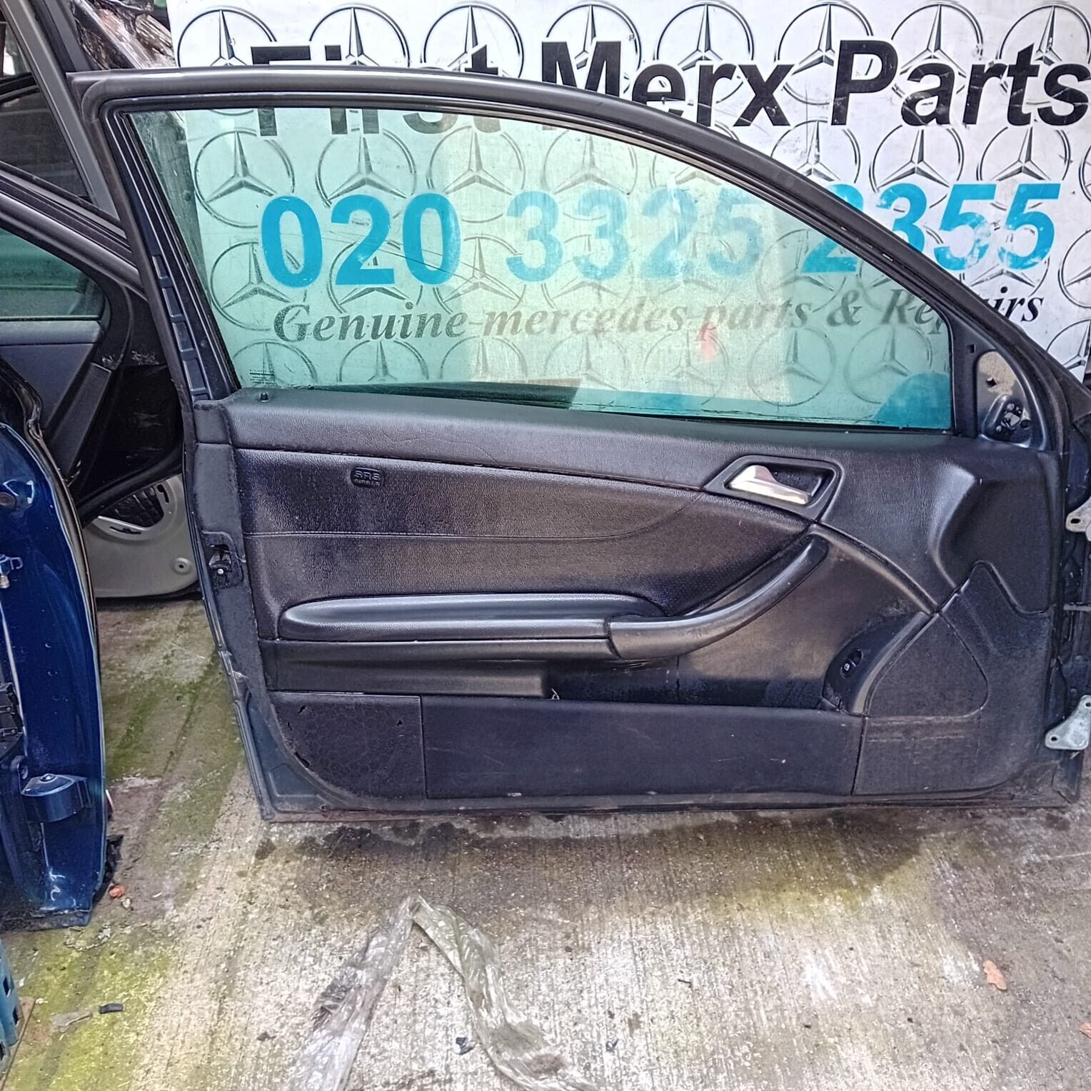 MERCEDES BENZ CLC C-CLASS W203 PASSENGER SIDE FRONT DOOR ( NEAR SIDE FRONT )