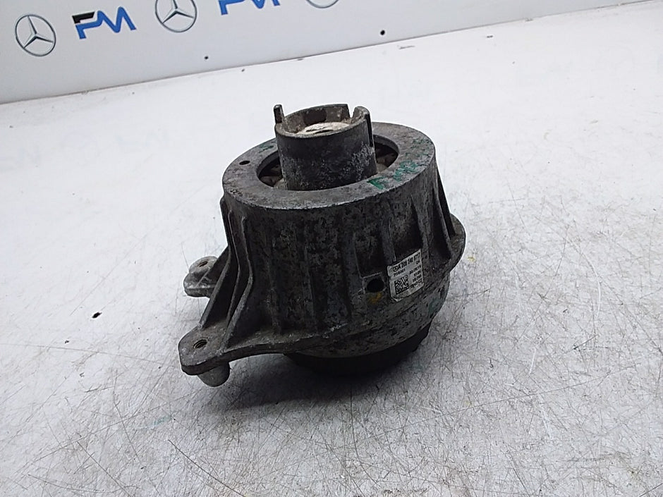 MERCEDES BENZ  C-CLASS W205  ENGINE MOUNT RIGHT OS A2052406717 FMR325