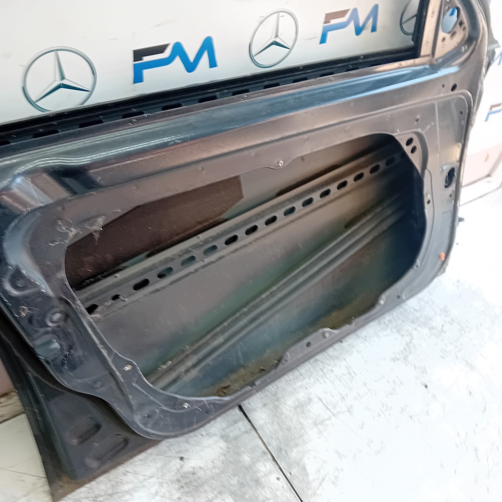 MERCEDES BENZ  E-CLASS W212 PASSENGER FRONT DOOR NSF 2015 GREY FMD503