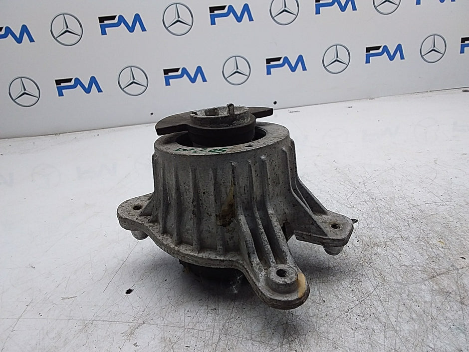 MERCEDES BENZ  C-CLASS W205  ENGINE MOUNT RIGHT OS A2052406717 FMR321