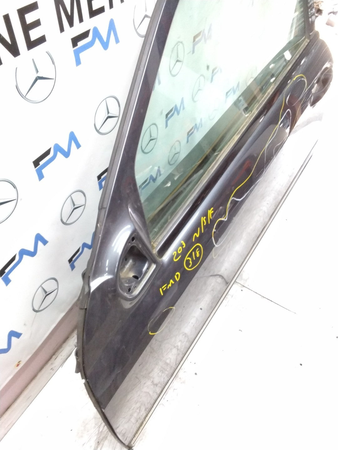 MERCEDES C-CLASS W203 PASSENGER FRONT NSF BLACK 2001-2004 COMPLETE FMD318