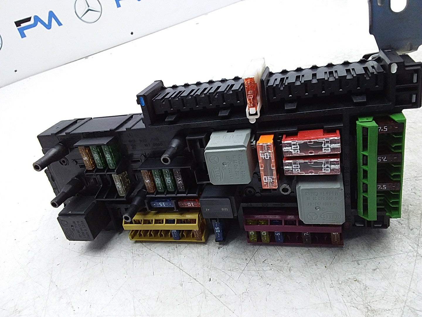 MERCEDES BENZ  E-CLASS W212  FUSE BOX RELAY BOX A2129003822 FMR480