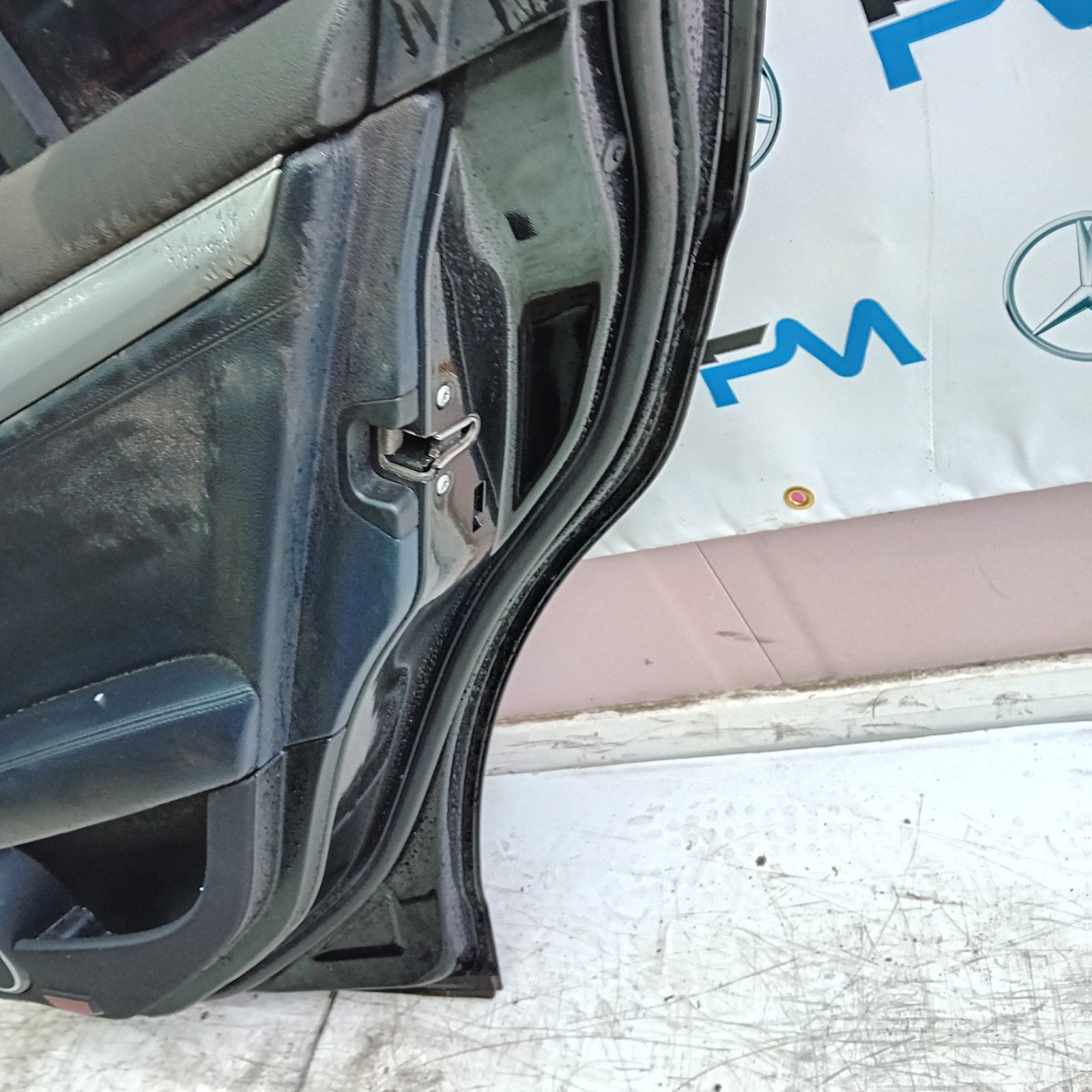 MERCEDES BENZ C-CLASS W204  DRIVER REAR DOOR OSR BLACK 2008-14 COMPLETE FMD236