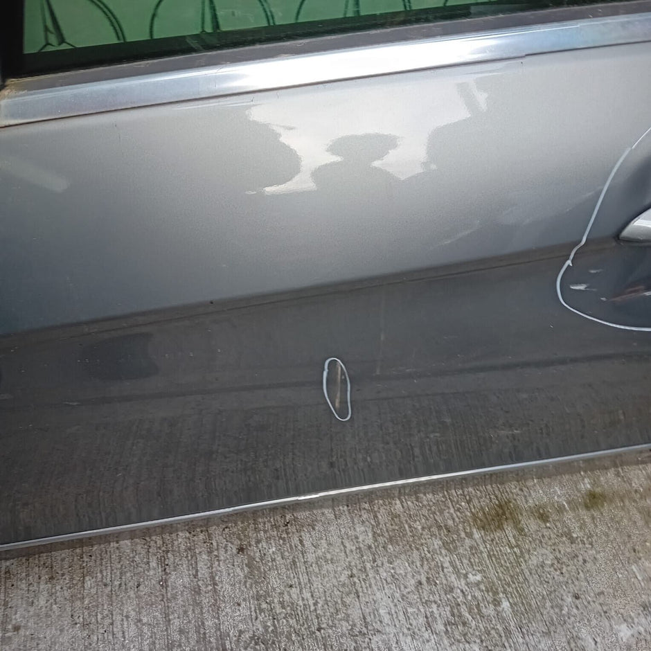 MERCEDES BENZ E-CLASS  W212  PASSENGER SIDE FRONT DOOR ( NEAR SIDE FRONT )