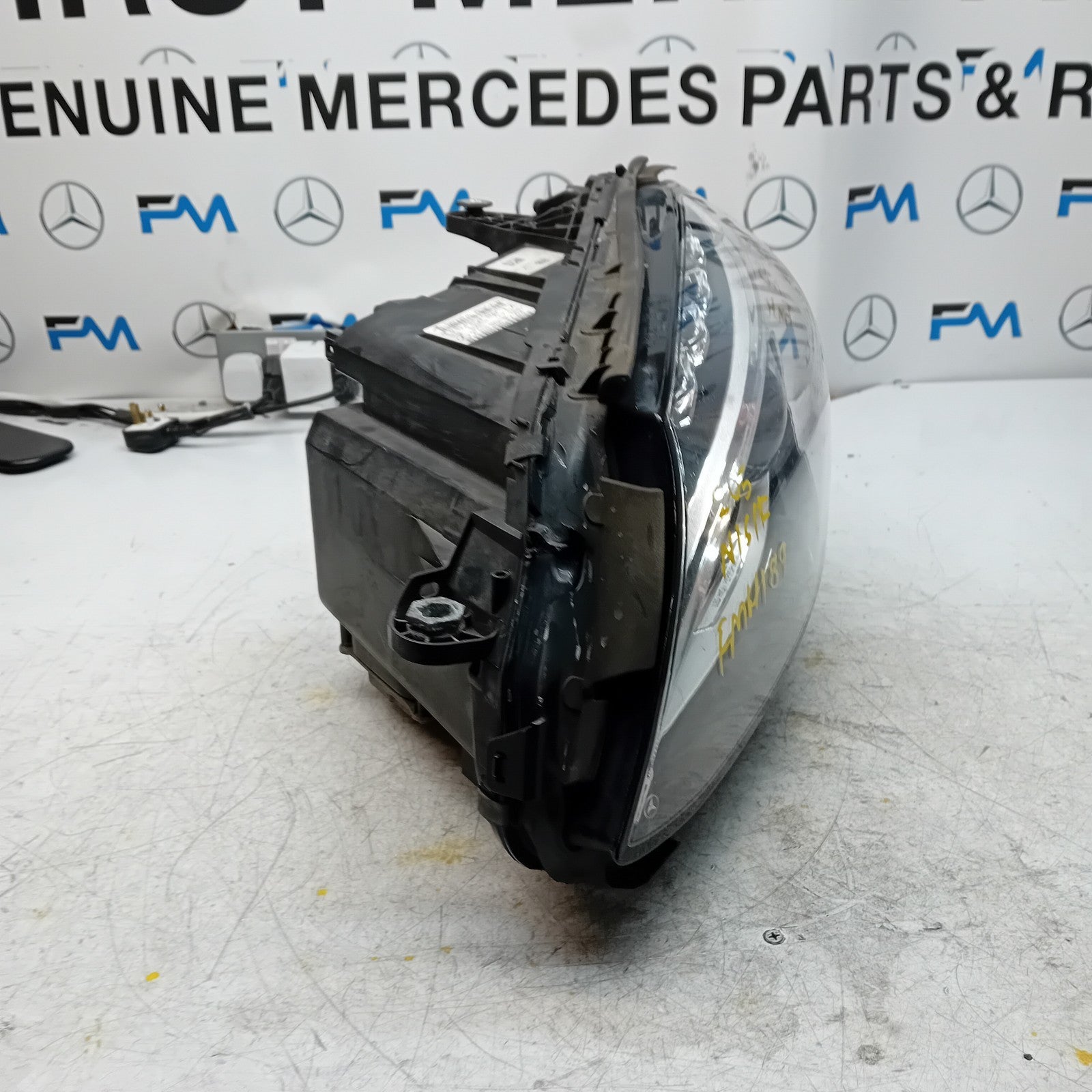 MERCEDES C-CLASS W205 PASSENGER  HIGH PERFORM HEADLIGHT A2059062704 20l4 FMH189