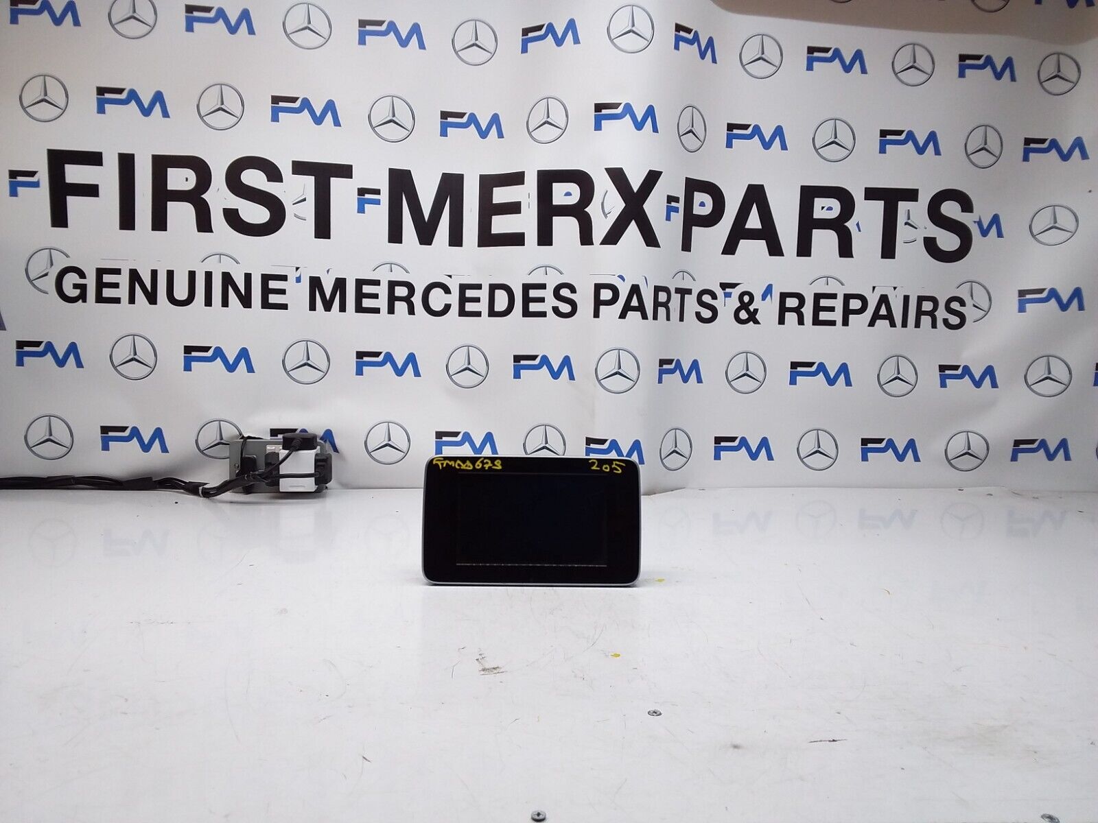 MERCEDES C-CLASS W205 2015 SAT NAV MULTIMEDIA SCREEN A2059004113 FM00673
