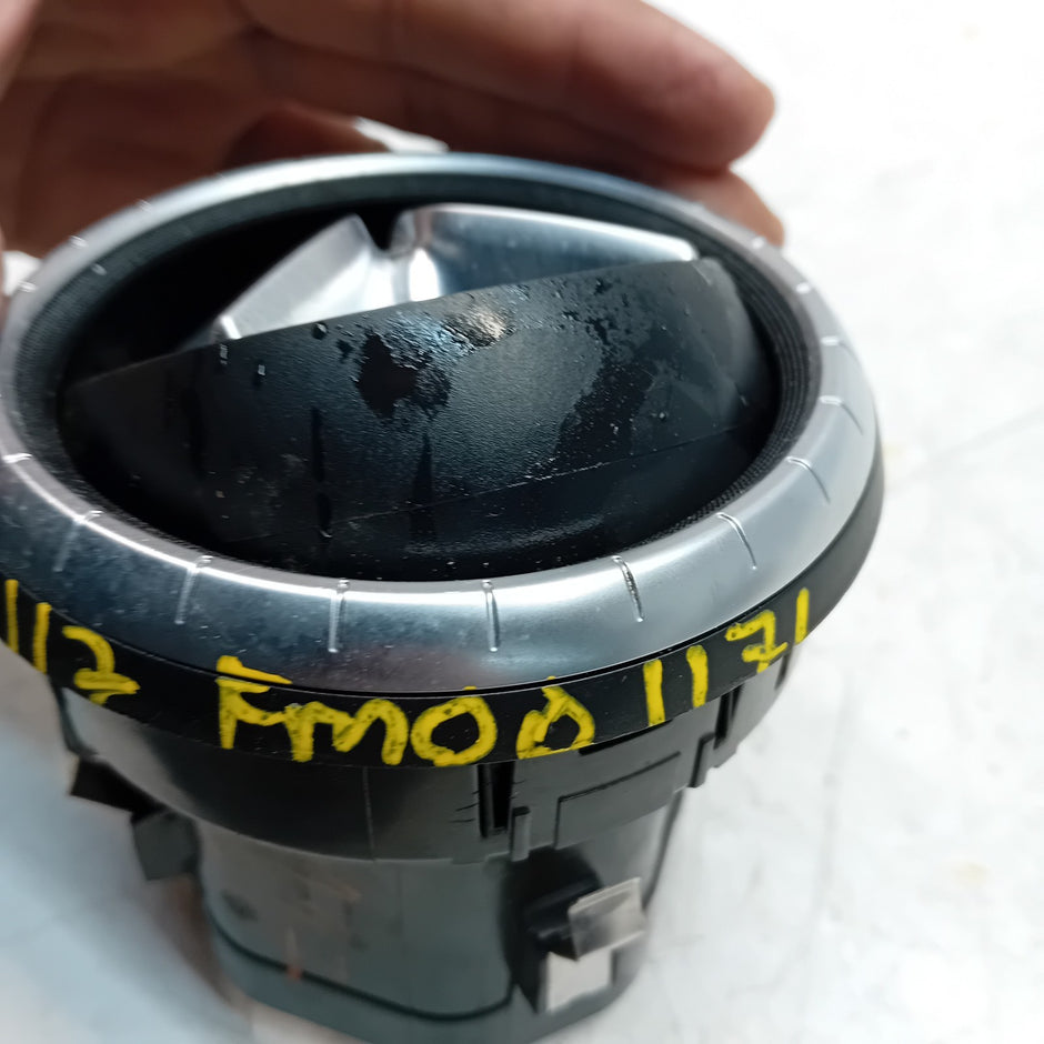 MERCEDES CLA-CLASS W117 DASHBOARD AIR VENT CENTRE SIDE 2015 FM001171