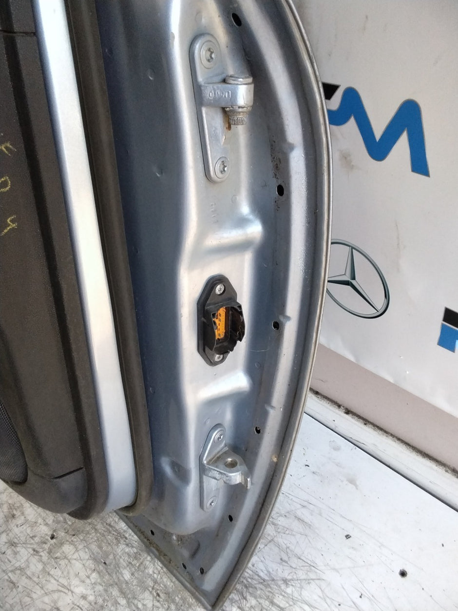 MERCEDES M-CLS W164  PASSENGER FRONT DOOR NSF SILVER 2005- 11 COMPLETE FMD584