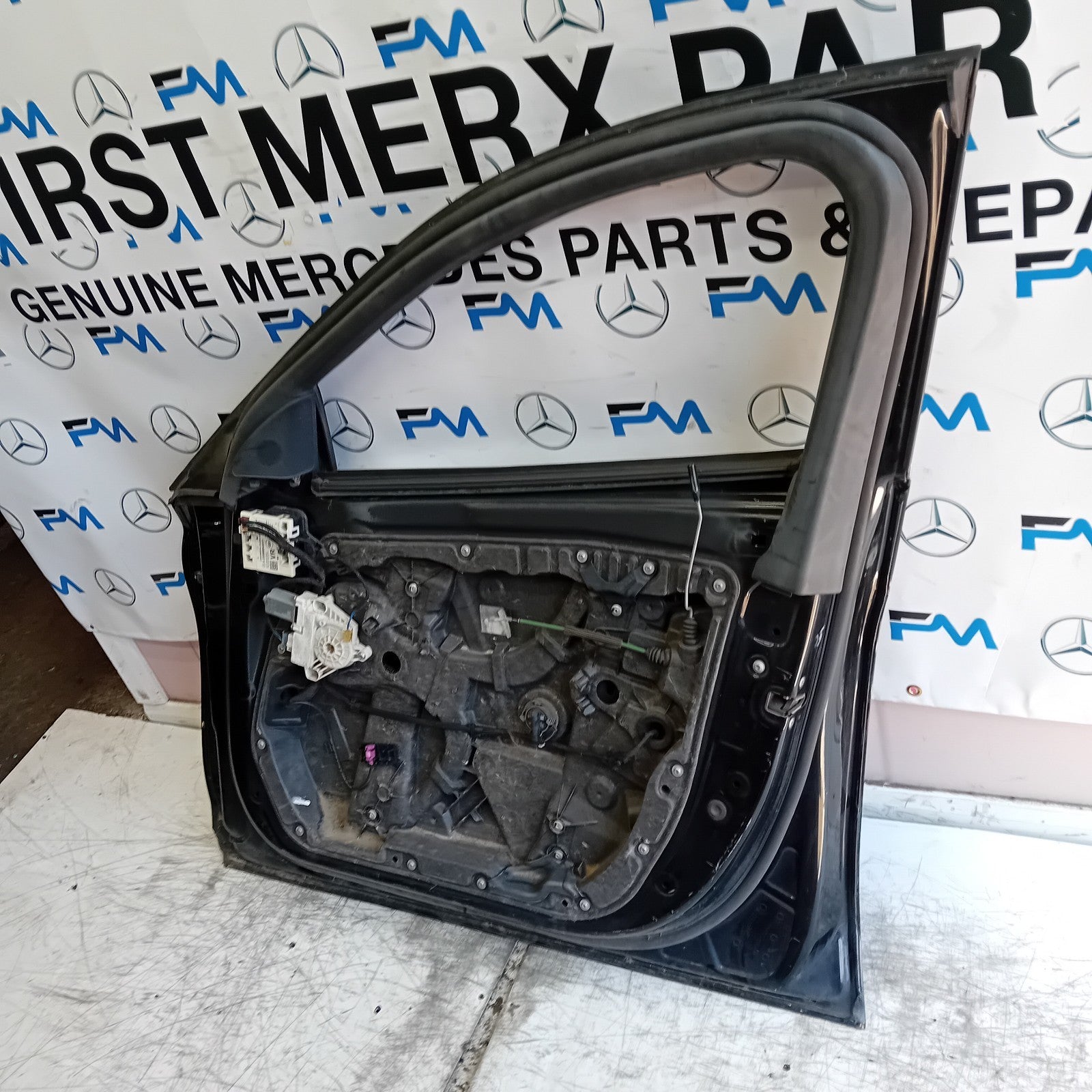 MERCEDES BENZ C-CLASS W205 SLN DRIVER FRONT DOOR OSF BLACK 2014 ON FMD469