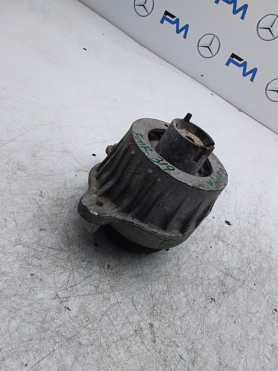 MERCEDES BENZ  C-CLASS W205  ENGINE MOUNT LEFT NS A2052406617 FMR319