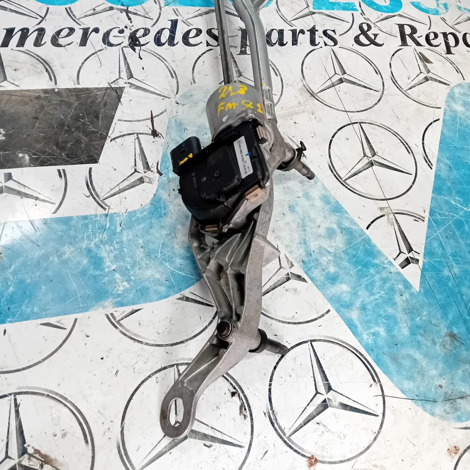 MERCEDES BENZ E-CLASS W213 RHD FRONT WIPER MOTOR & LINKAGE A2138207402