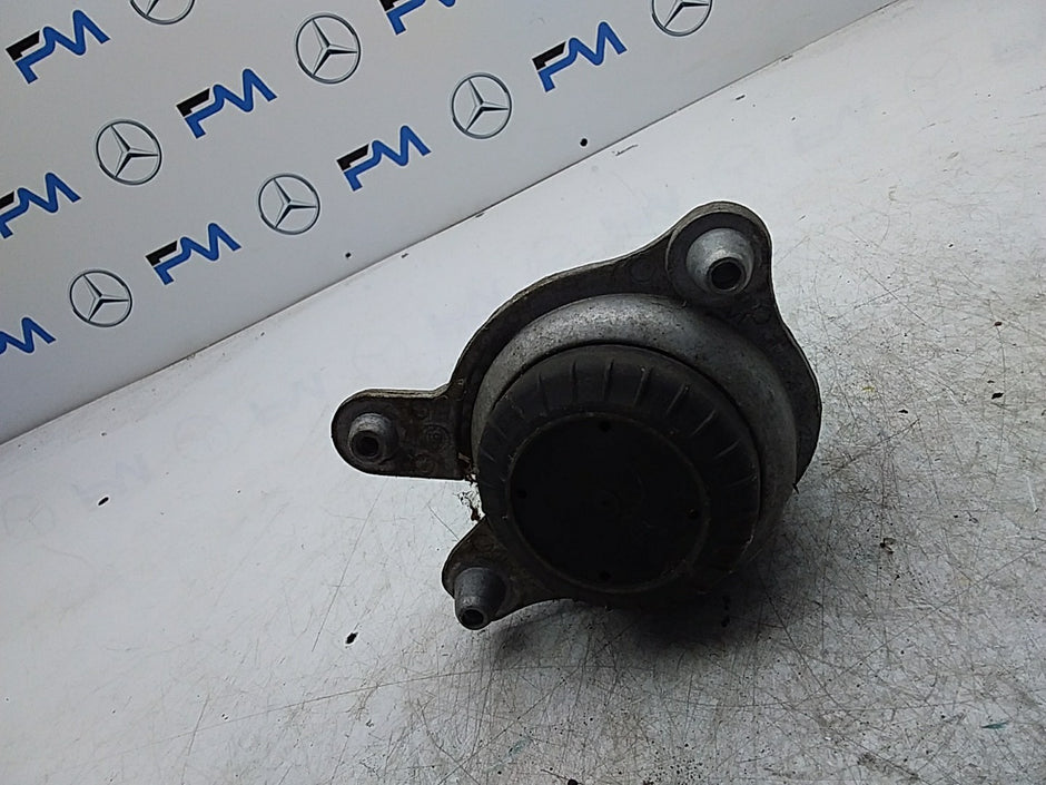 MERCEDES BENZ  C-CLASS W205  ENGINE MOUNT LEFT NS A2052406617 FMR319